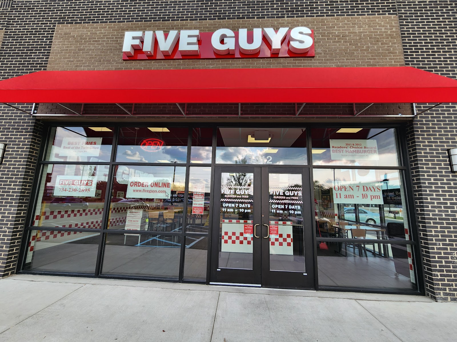 Five Guys — photo