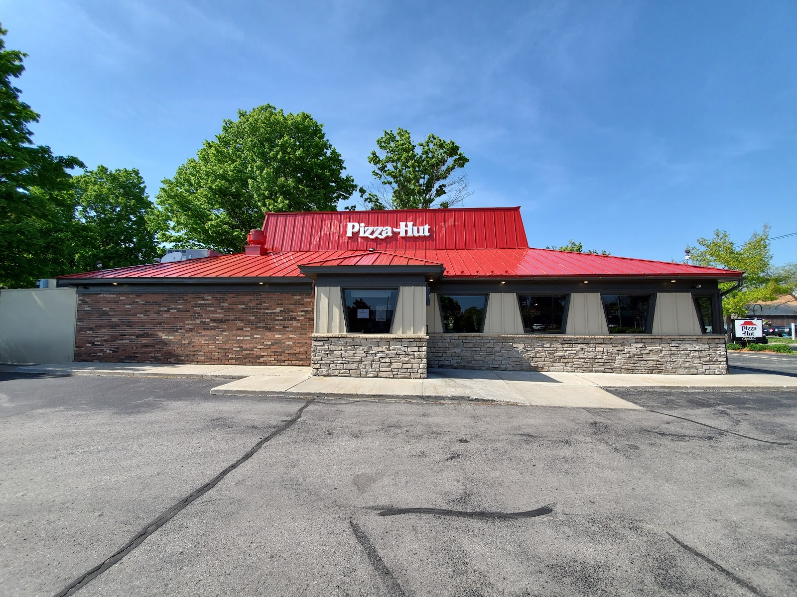 Pizza Hut in Monroe
